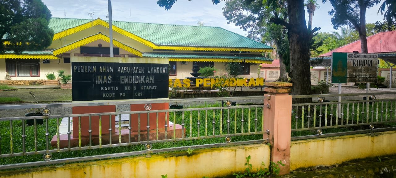 Kantor Dinas Pendidikan dan Pengajaran (P dan P) Kabupaten Langkat.