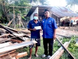 Ricky Anthony Bantu Biaya Rehab Rumah Warga Korban Angin Puting Beliung